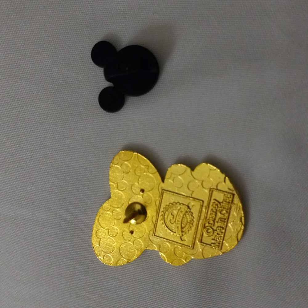 5/$25 Disney Goofy Hat Trading Pin - Picture 2 of 2